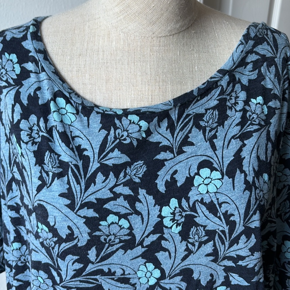 Ann Taylor loft, vintage soft Floral Blue Women's Top - Picture 2 of 4